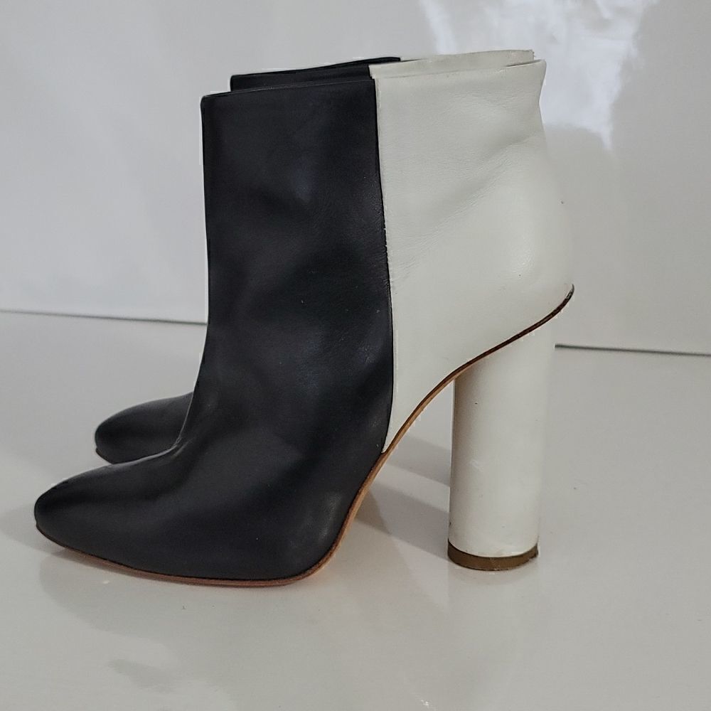 Maiyet Color Block Circular Heel Bootie - Picture 8 of 13